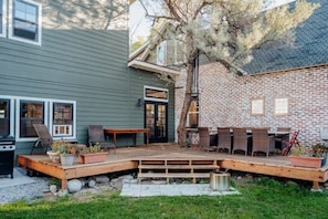Outdoor dining - The Isabella House: Historical, Beautifully Renovated, Walkable to Main Street
(Buena Vista)