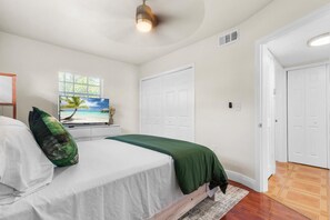 3 quartos, escrivaninha, berço de viagem, Wi-Fi de cortesia