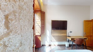 Standard-Doppelzimmer | Daunenbettdecken, Schreibtisch, laptopgeeigneter Arbeitsplatz