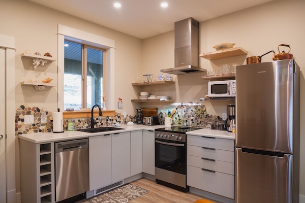 Frigorífic, microones, forn i placa de cuina