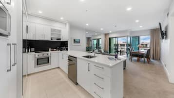 Microwave, oven, dishwasher, coffee/tea maker