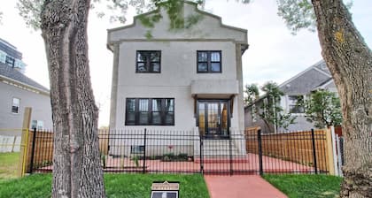 Brand New Dt 1 Br Close To All Edmonton, Canada