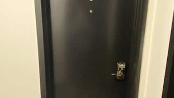 Apartment, 1 Bedroom | Property entrance