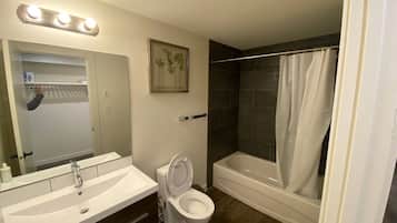 Apartment, 1 Bedroom | Bathroom