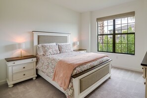 3 habitaciones, escritorio, tabla de planchar con plancha y internet 