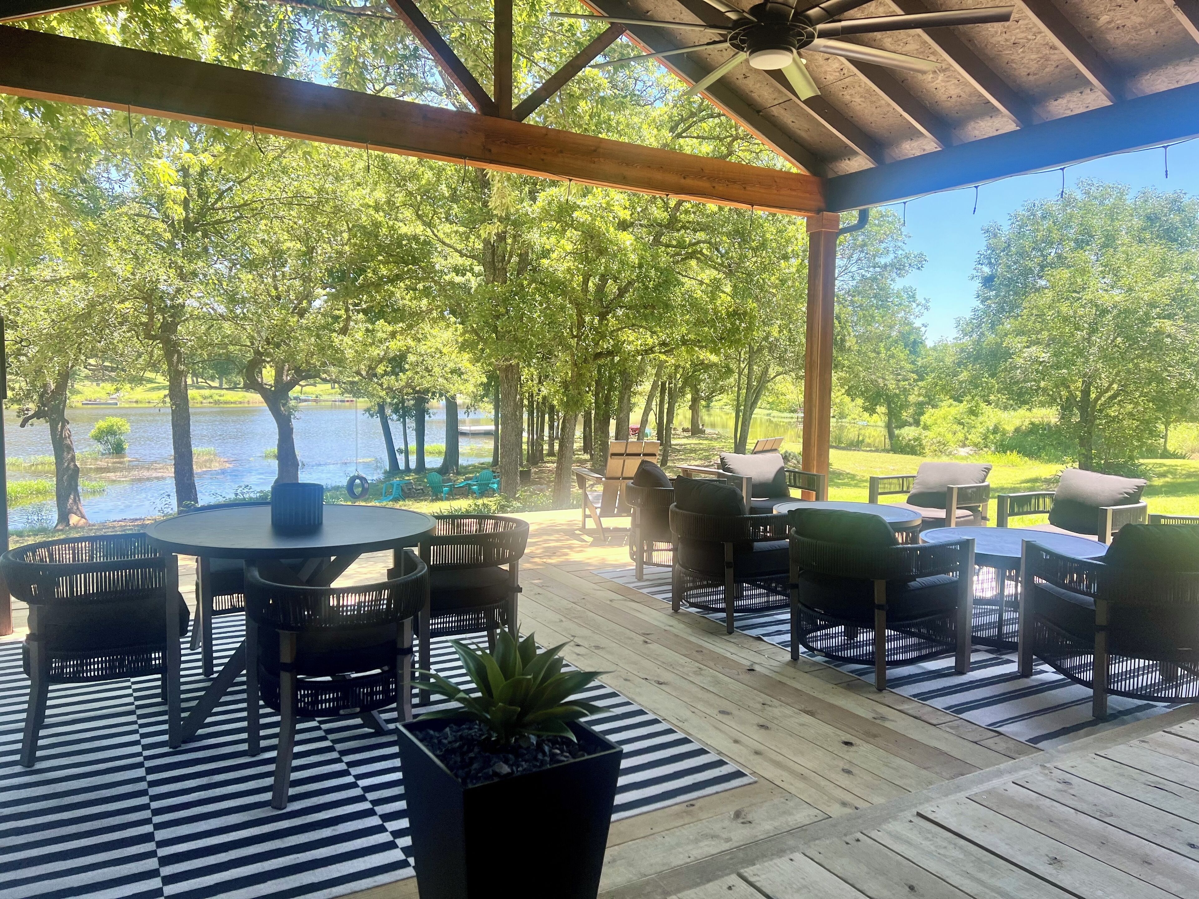 New Modern Lakefront Home with Hot Tub near Lake of the Arbuckles & Turner Falls