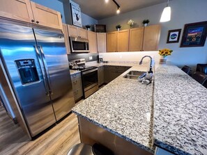Fridge, microwave, oven, stovetop - New! Beautiful Condo, Downtown Columbia Falls! (Columbia Falls)