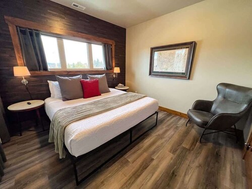 New! Beautiful Condo, Downtown Columbia Falls!