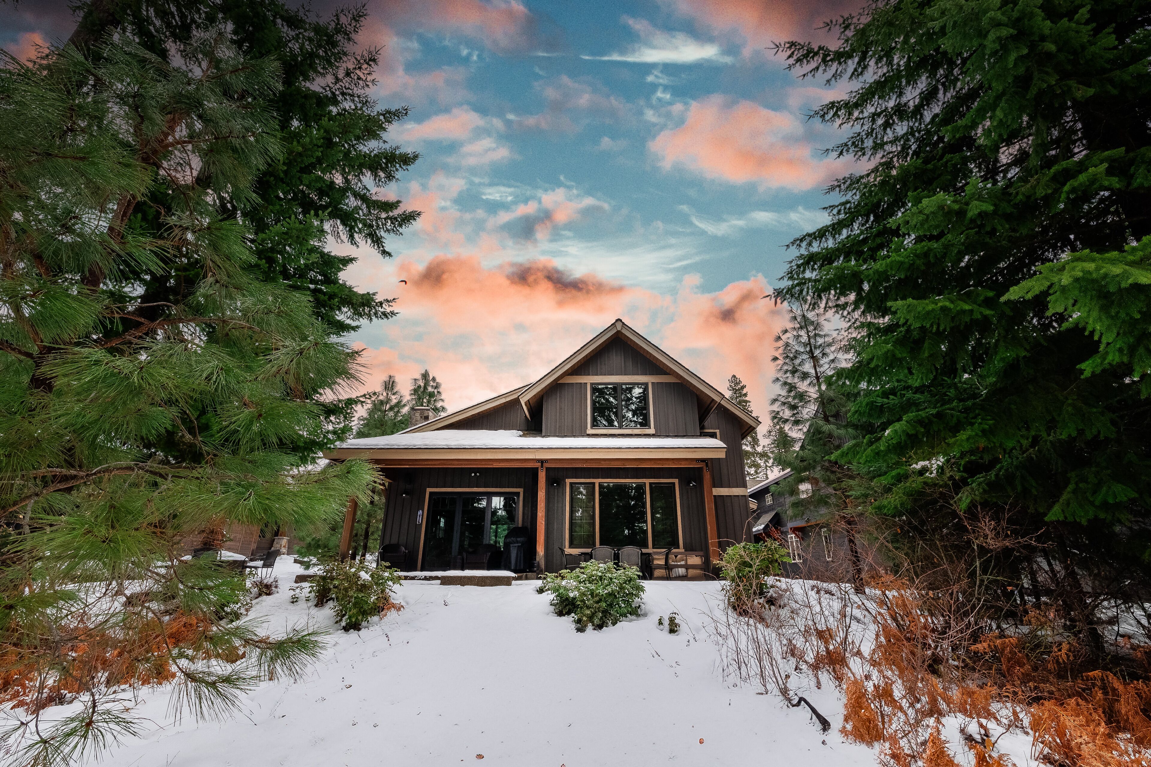 Fairway Haven: Spacious Lodge for 14 with Main House and Apartment on the Golf Course