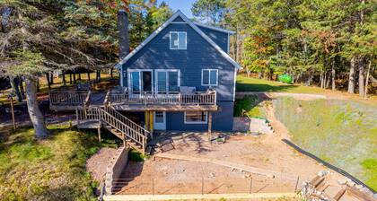 JJ's Lakeside Hideaway: Relax by the Firepit on Crisp Autumn Nights