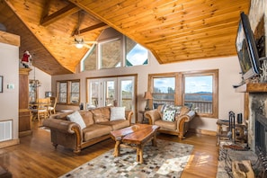 Smart TV, fireplace, video games, DVD player - Cozy Mountain Cabin With Views, Fireplace, Hot Tub Near Blowing Rock (Blowing Rock)
