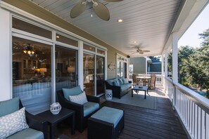 Outdoor dining - Amazing Family Home Close to the Beach w/Private Pool;WiFi/Streaming;Covered Porch (Edisto Beach)