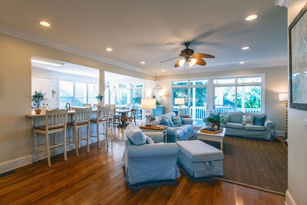 TV, DVD player - Amazing Family Home Close to the Beach w/Private Pool;WiFi/Streaming;Covered Porch (Edisto Beach)