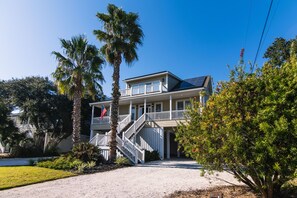 Exterior - Amazing Family Home Close to the Beach w/Private Pool;WiFi/Streaming;Covered Porch (Edisto Beach)