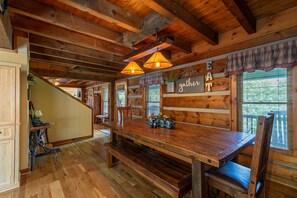 Dining - Cari's Rivers Edge - private home in Boone with a fire pit (Boone)