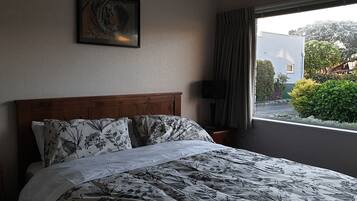 2 habitaciones, tabla de planchar con plancha, wifi y ropa de cama