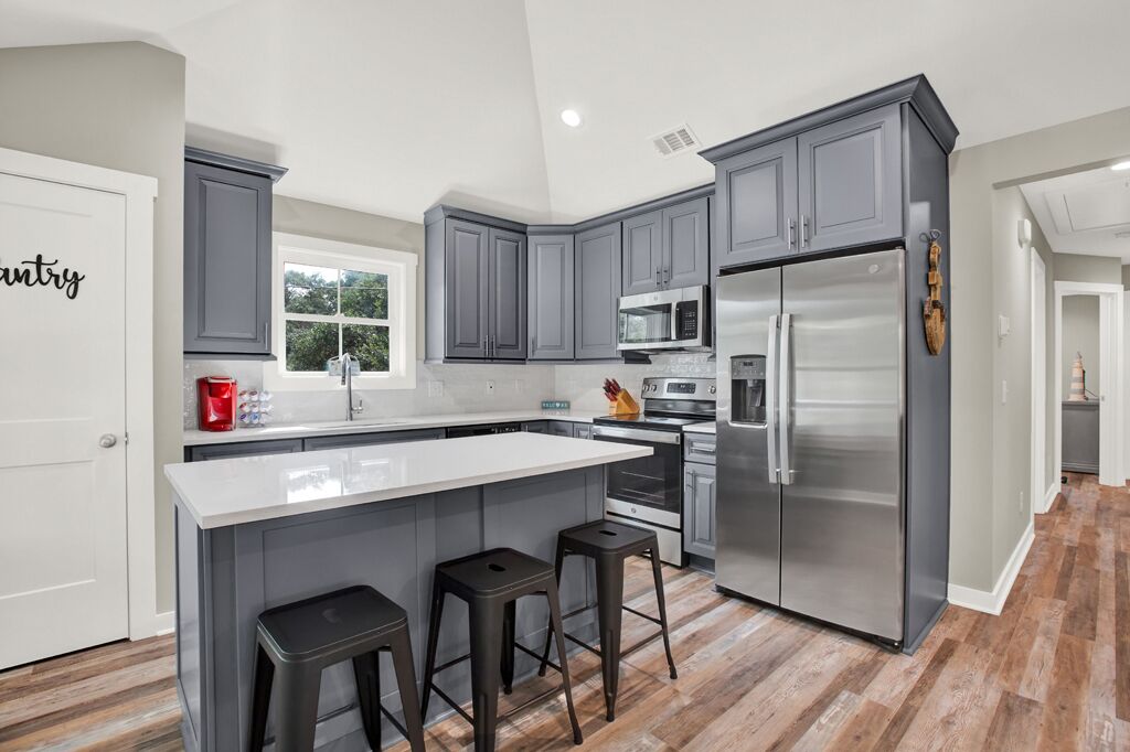 Kylskåp, mikrovågsugn, ugn och spishäll