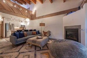TV, fireplace, table tennis, books - Aspen Grove Abode~Northstar~Pet-Friendly (Truckee)
