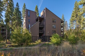 Exterior - Aspen Grove Abode~Northstar~Pet-Friendly (Truckee)