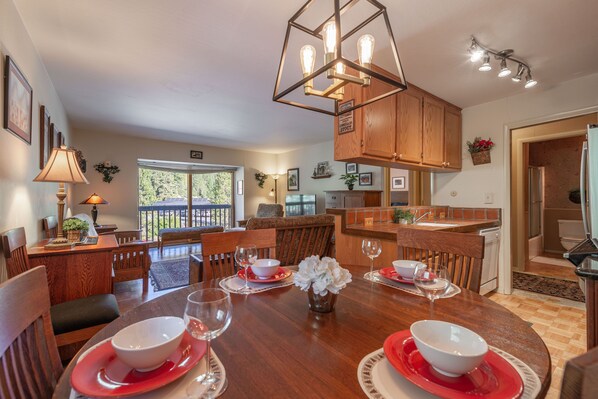 Dining - Palisades Tahoe Condo~Walk to the Village~(#30) (Olympic Valley)