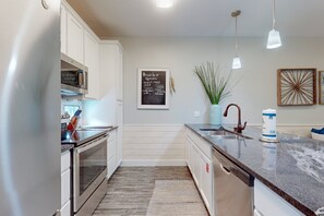 Fridge, microwave, oven, stovetop - Pet Friendly, Golf Cart Included, Shared Heated Resort Style Pool (Port Aransas)