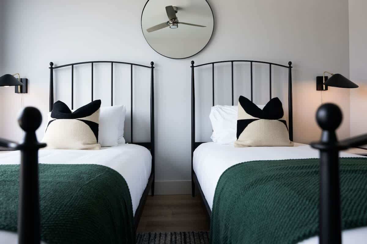 2 bedrooms, iron/ironing board, travel cot, free WiFi