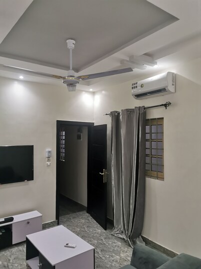 TRÈS BEAU APPARTEMENTS MEUBLÉS À CALAVI CENTRE À BON PRIX au Bénin 