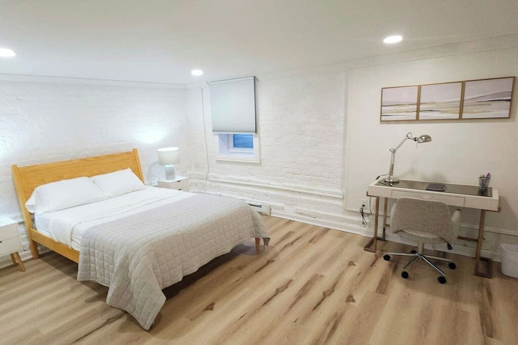 2 habitaciones, escritorio, tabla de planchar con plancha y wifi gratis 