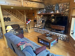 Smart TV, chimenea, reproductor de DVD y tenis de mesa