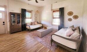 3 bedrooms, desk, free WiFi, bed sheets