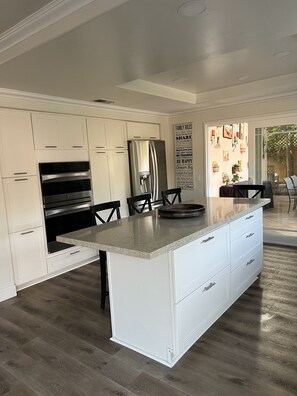 Interior - Spacious 4-bedroom suburban retreat in San Diego! Backyard, BBQ, Pool & Jacuzzi  (San Diego)
