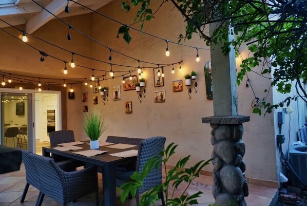 Dining - Spacious 4-bedroom suburban retreat in San Diego! Backyard, BBQ, Pool & Jacuzzi (San Diego)