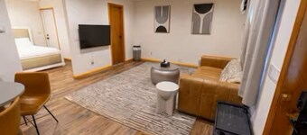 LUXURY SUITE WITH 2 FULL BEDS
