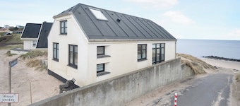 Beachfront cottage with panoramic view