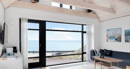 Beachfront cottage with panoramic view