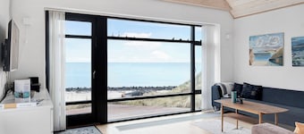 Beachfront cottage with panoramic view