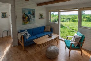 TV, DVD player - Lovely cottage with wilderness bath and view (Holbæk)