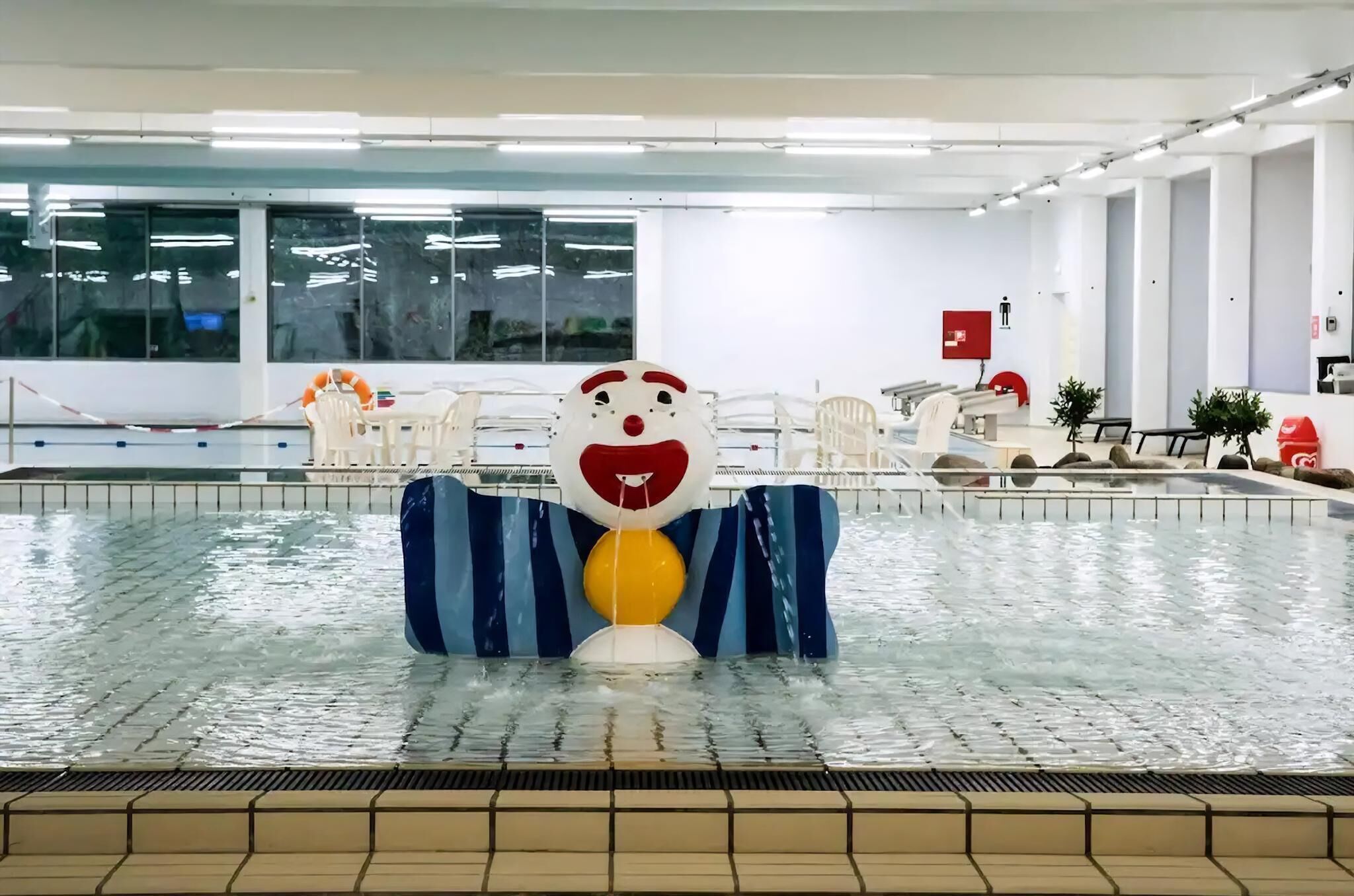 Een verwarmd zwembad