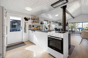 Fridge, oven, stovetop, dishwasher - Cozy summerhouse in an incredibly scenic location (Hadsund)