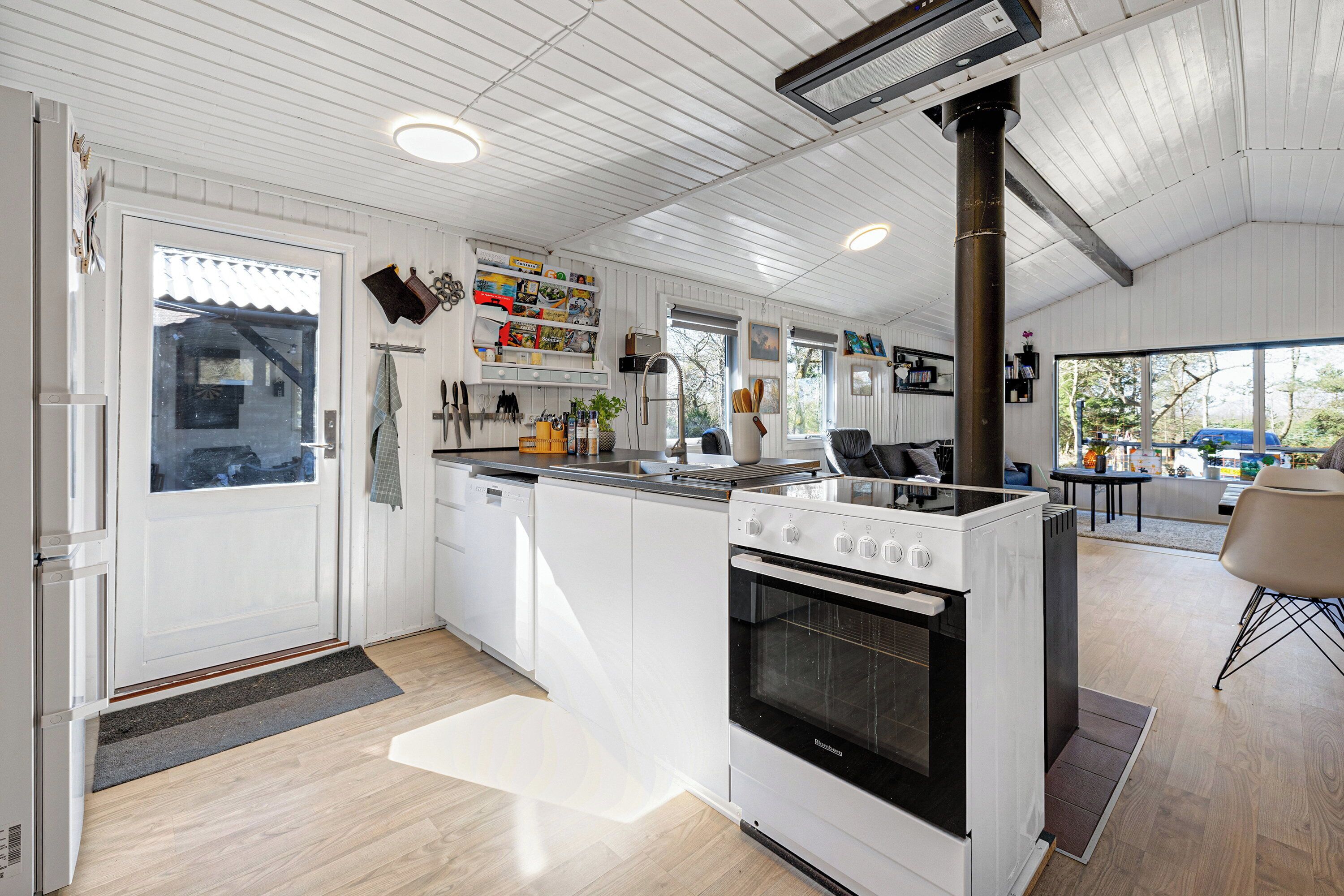 Kaffe-/temaskine, køleskab, mikrobølgeovn, ovn