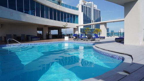 Beautiful Apt, Best Location 2BR, Best Location