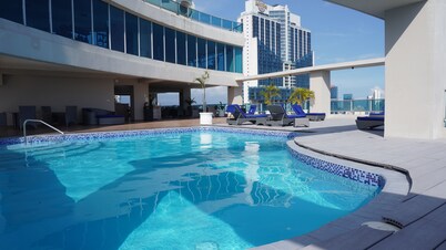 Beautiful Apt, Best Location 2BR, Best Location