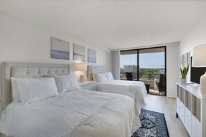 2 bedrooms, iron/ironing board, internet, bed sheets - Exclusive 5 Star Condo with Balcony on Siesta Key, Sarasota County Condo 1004 (Sarasota County)