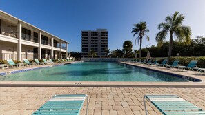 A heated pool - Exclusive 5 Star Condo with Balcony on Siesta Key, Sarasota County Condo 1004 (Sarasota County)