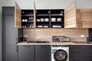 Geladeira, micro-ondas, fogão, lava-louças