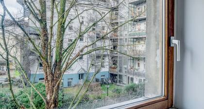 Clean Steglitz 1BR, nr Schlossstraße, by Blueground