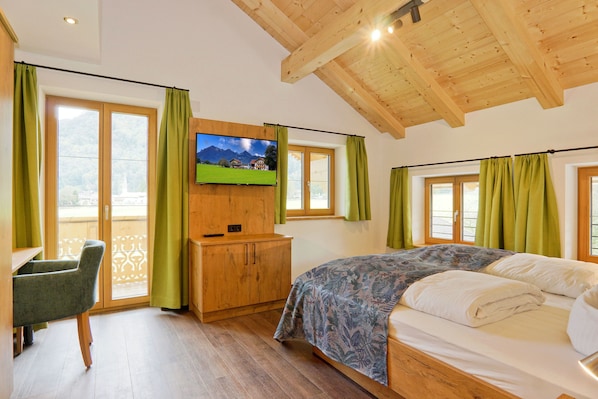 2 bedrooms, bed sheets