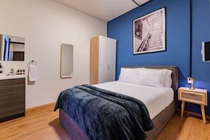 1 chambre, fer et planche à repasser, literie fournie