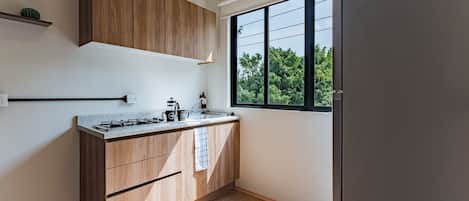 冰箱、微波炉、茶具/咖啡用具、厨具/餐具