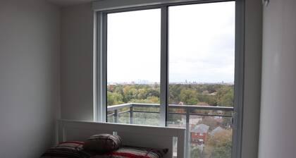 Luxury Stay by Lakeshore in a cozy, quiet Condo